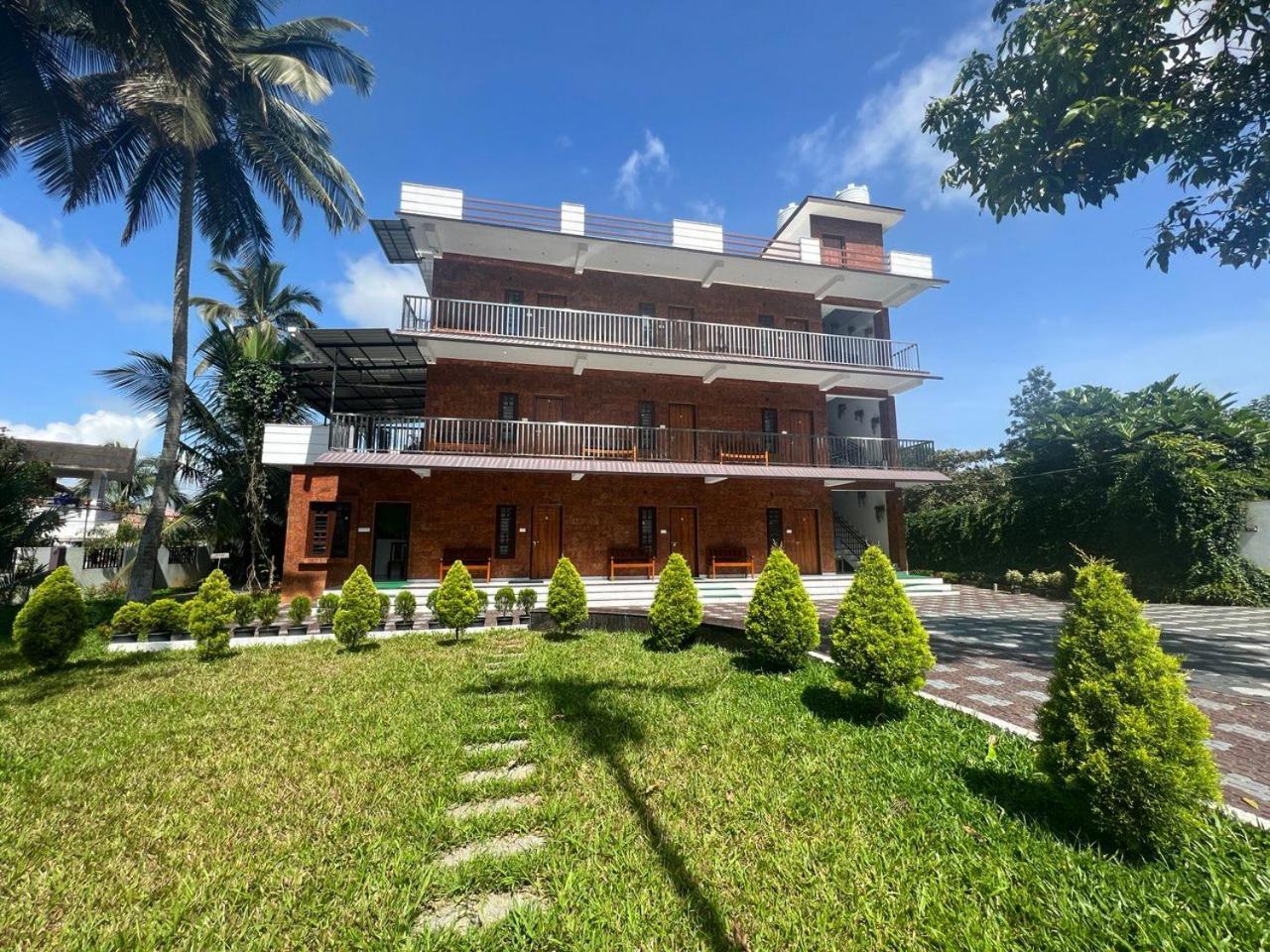 Dolphin Enclave Service Studio Apartments Kalpetta Exterior foto