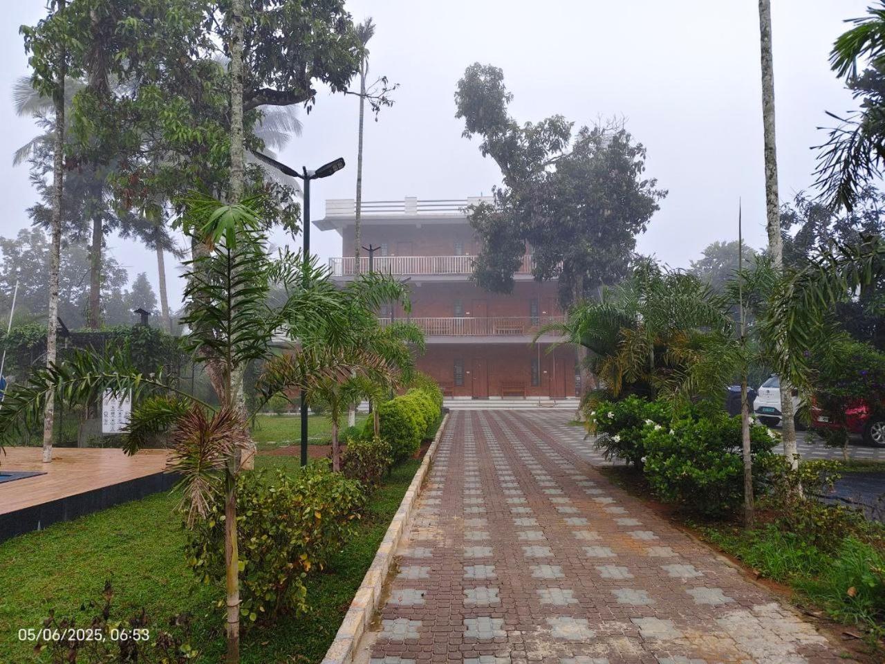 Dolphin Enclave Service Studio Apartments Kalpetta Exterior foto